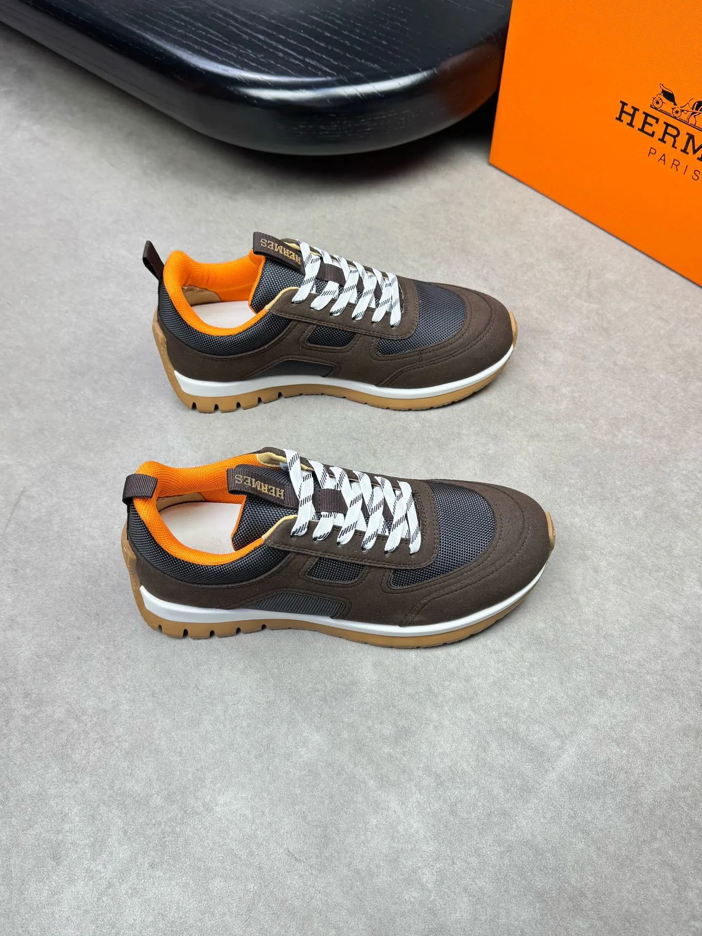 [HERMES] Hermès men's shoes 💰680💰 - high-end quality original items 🔍🔍🔍 casual sports shoes - upper: 🔝 suede environmentally friendly leather, brand high mercerized canvas body with forged ´H´ totem, tongue webbing injection molded brand logo - lining: brand canvas, foot pads; water-dyed cowhide -Outsole: ultra-light T men's shoes 💰U foam; two-color molded outsole -Ultra-high quality control, fine workmanship: highlighted (high-end, extravagance, grade) -Size: 39-44 (38, 45, can be customized)